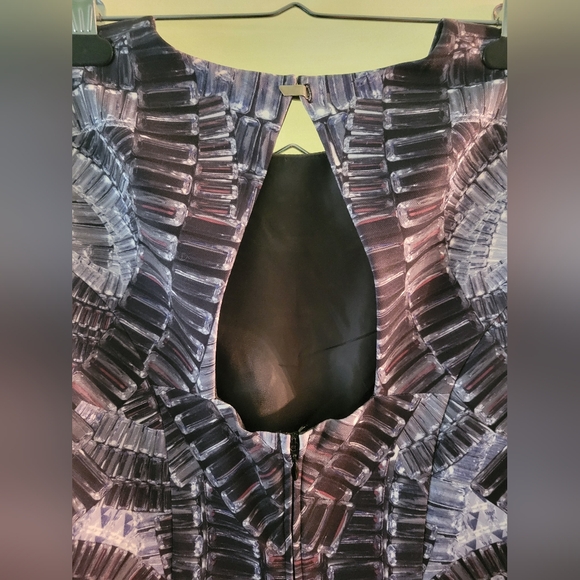 Print Dress - Picture 3 of 6